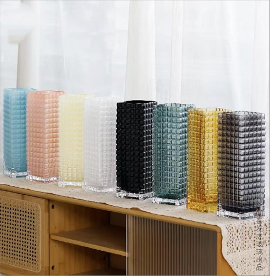 Ваза "Diamond Kvadro" (стекло), 10x10xH30 см Розовый